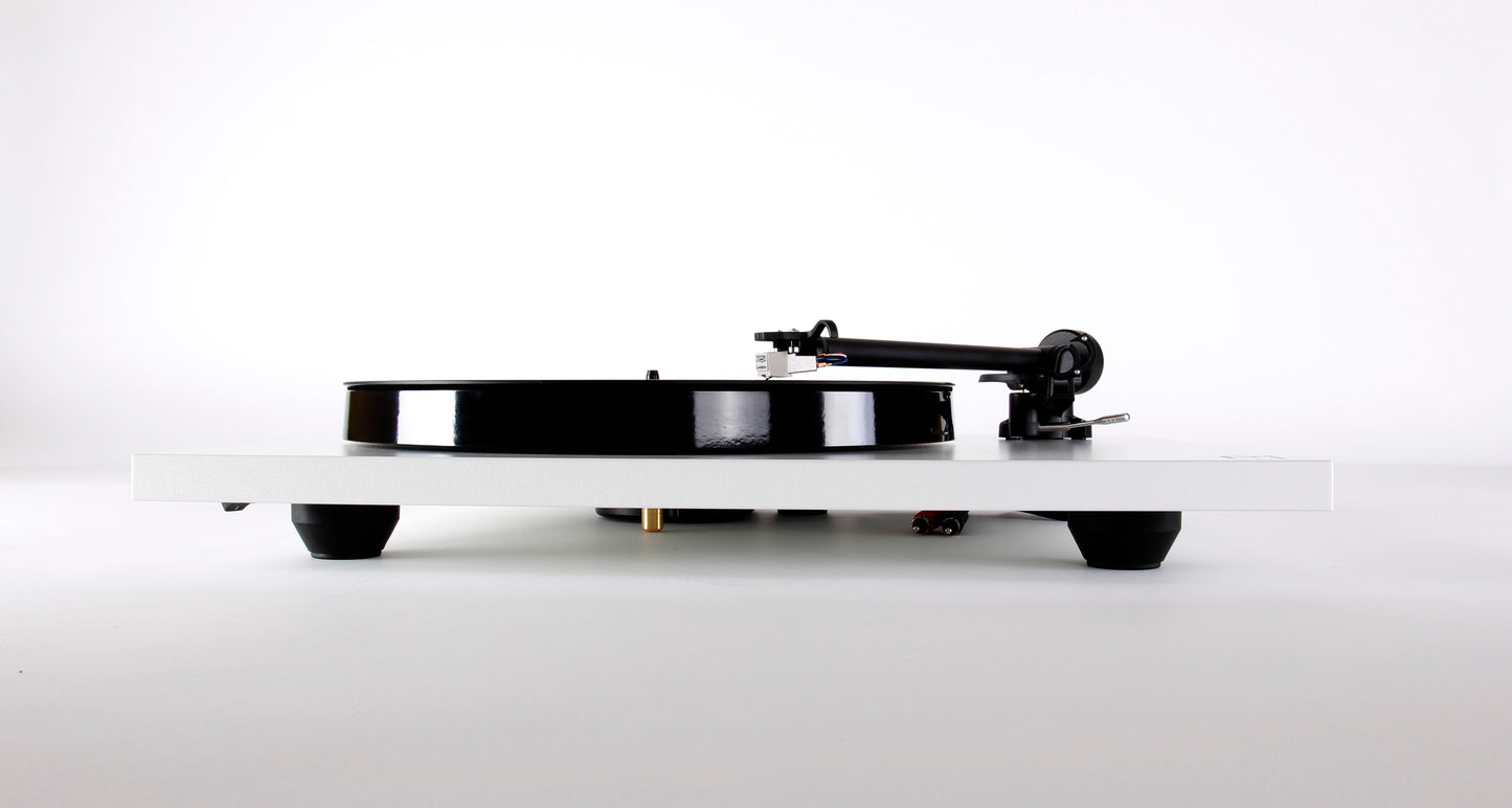 REGA Planar 1 (P1) Turntable