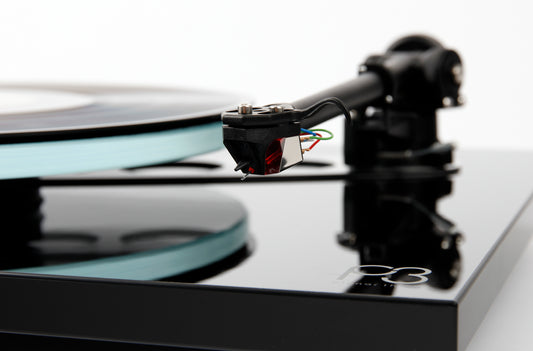 REGA Planar 3 (P3) Turntable